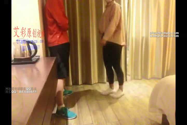 HLSM0077【活力诗蔓】女生帆布鞋狂踢男生要害.mp4_snapshot_03.03_[2025.03.24_18.38.10].jpg