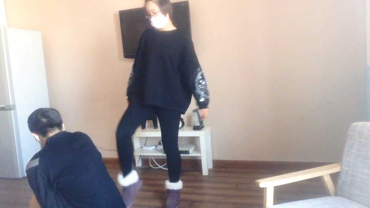 HLSM0081【活力诗蔓】任性大学女生连续狠踢DD.mp4_snapshot_08.39_[2025.03.24_18.38.55].jpg