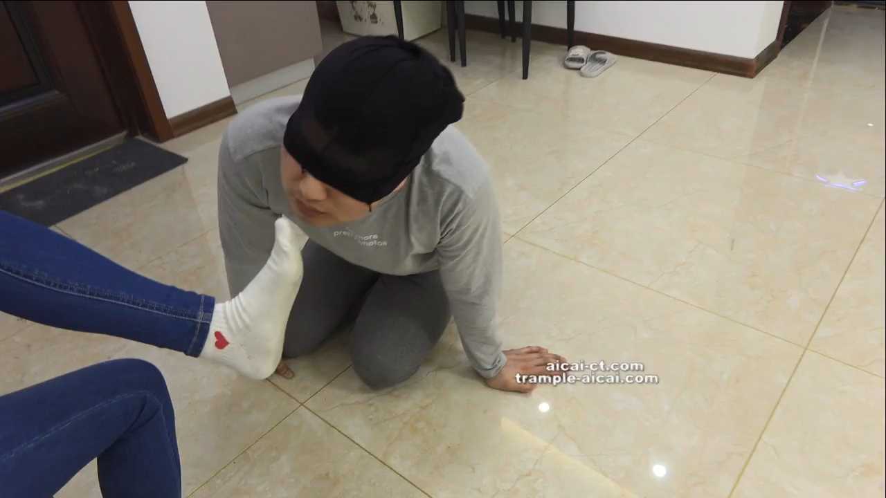 LRYC0131【冷柔】原味脏棉袜羞辱，喂食.mp4_snapshot_03.01_[2025.03.22_15.21.11].jpg